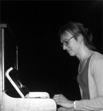Olivia Coloboc au Piano au Petit Ney- Paris 18